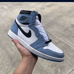Jordan 1 University Blue - Size 10.5