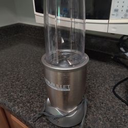 NUTRIBULLET 900 SERIES *read desc*