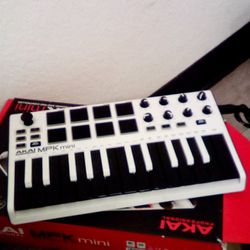 Akai Professional MPK Mini Keyboard & Pad Controller