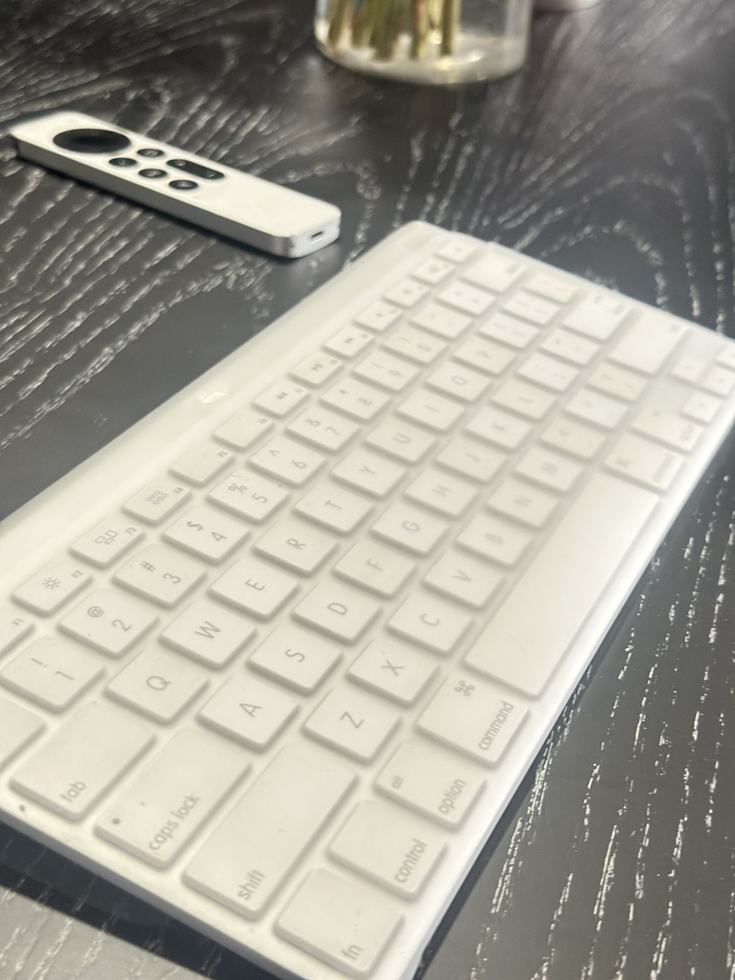 Wireless Apple (long distance) Keyboard