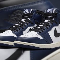Air Jordan 1 Retro High OG GS ‘Midnight Navy’ Brand New Size 6Y