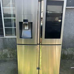 Stainless Steel Fridge Brand Samsung Ice And Water Machine Everything Works Great With A 3 Months Warranty 