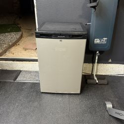 Frigidaire Fridge 