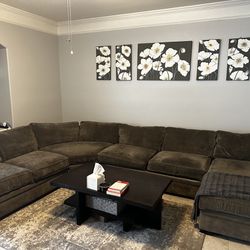 7 Seat Sectional Couch with Chair and Matching Pillows