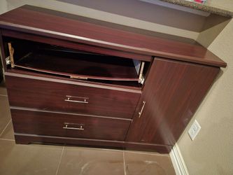 DRESSER
