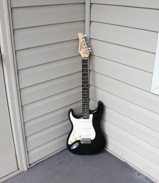 Used Silvertone Left-Handed Electric Guitar – Black & White with Golden Oak Neck, Great for Classic Rock, Used Good Condition