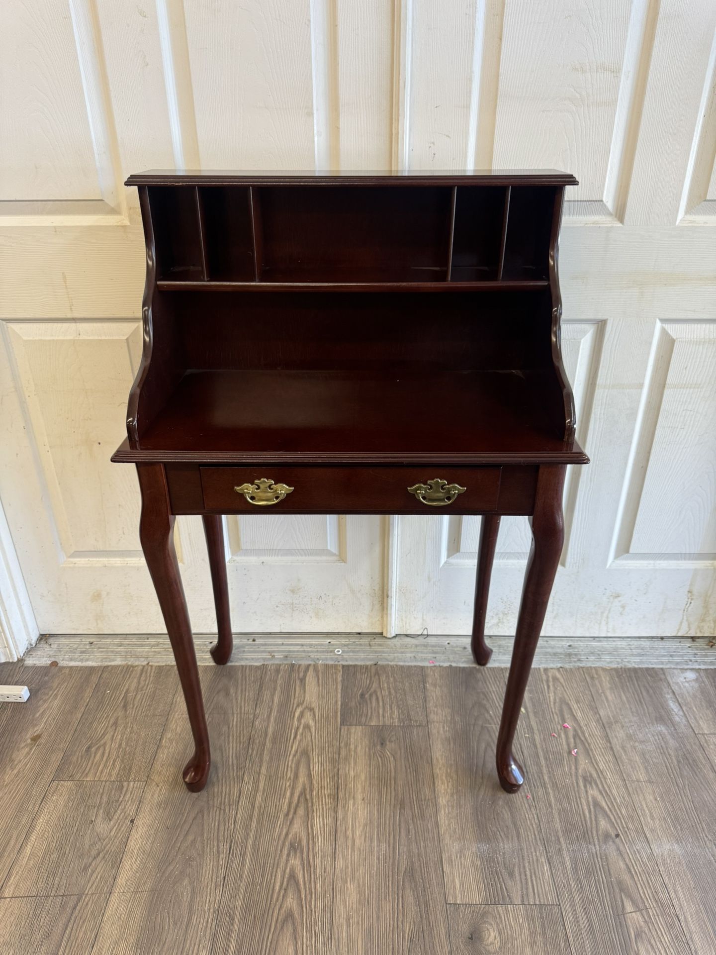 Queen Anne Style Writing Desk – Solid & Compressed Wood – Cubbies – Single Drawer