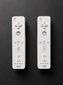 Nintendo Wii Remote Controllers – Set of 2