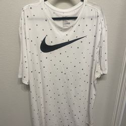 The Nike Tee Athletic Cut White With Basketballs, 4XLT