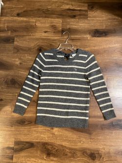 Brand New Woman’s Abercrombie & Fitch brand Gray and White Striped Sweater 