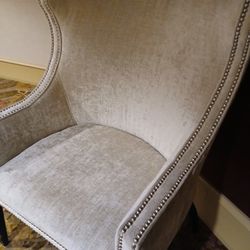 Luxury Comfortable Chair Looks New.