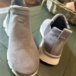 RYKA SUEDE GREY SLIP ON WOMEN’S WALKING SHOE HYBRID BOOTIE Size 8.5 Wide - Water Repellent 