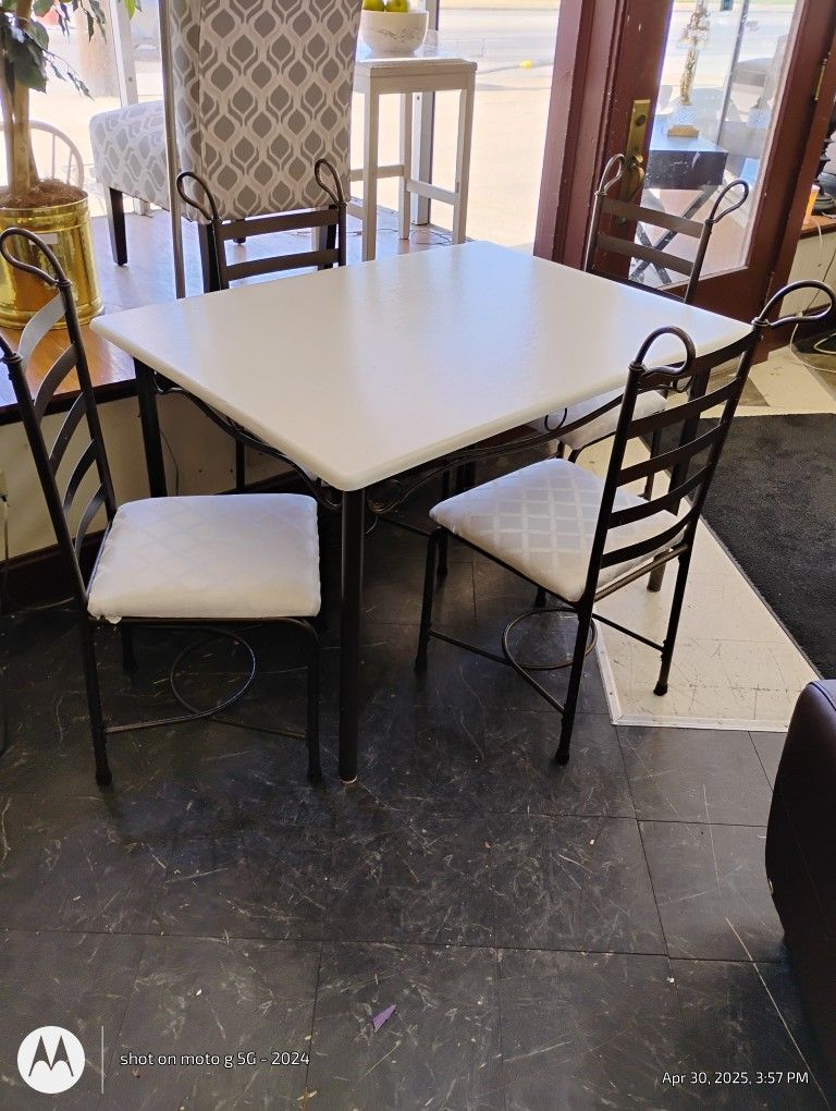 Nice 5pc Table Set