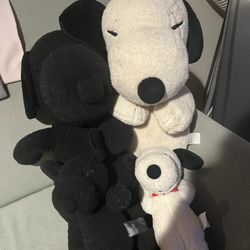 kaws x uniqlo x peanuts snoopy plushies 