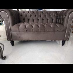 Gray Modern Tuffed Couch