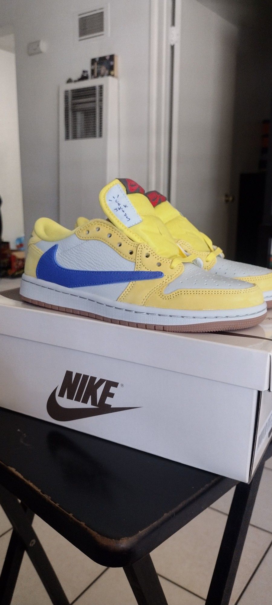 Jordan 1 Low Travis Scott