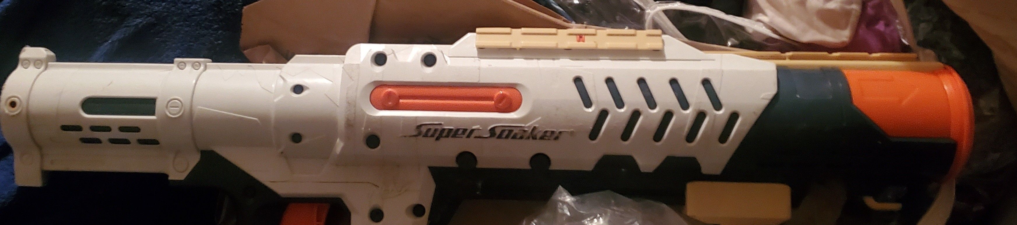 2 NERF SUPER SOAKER WATER GUN