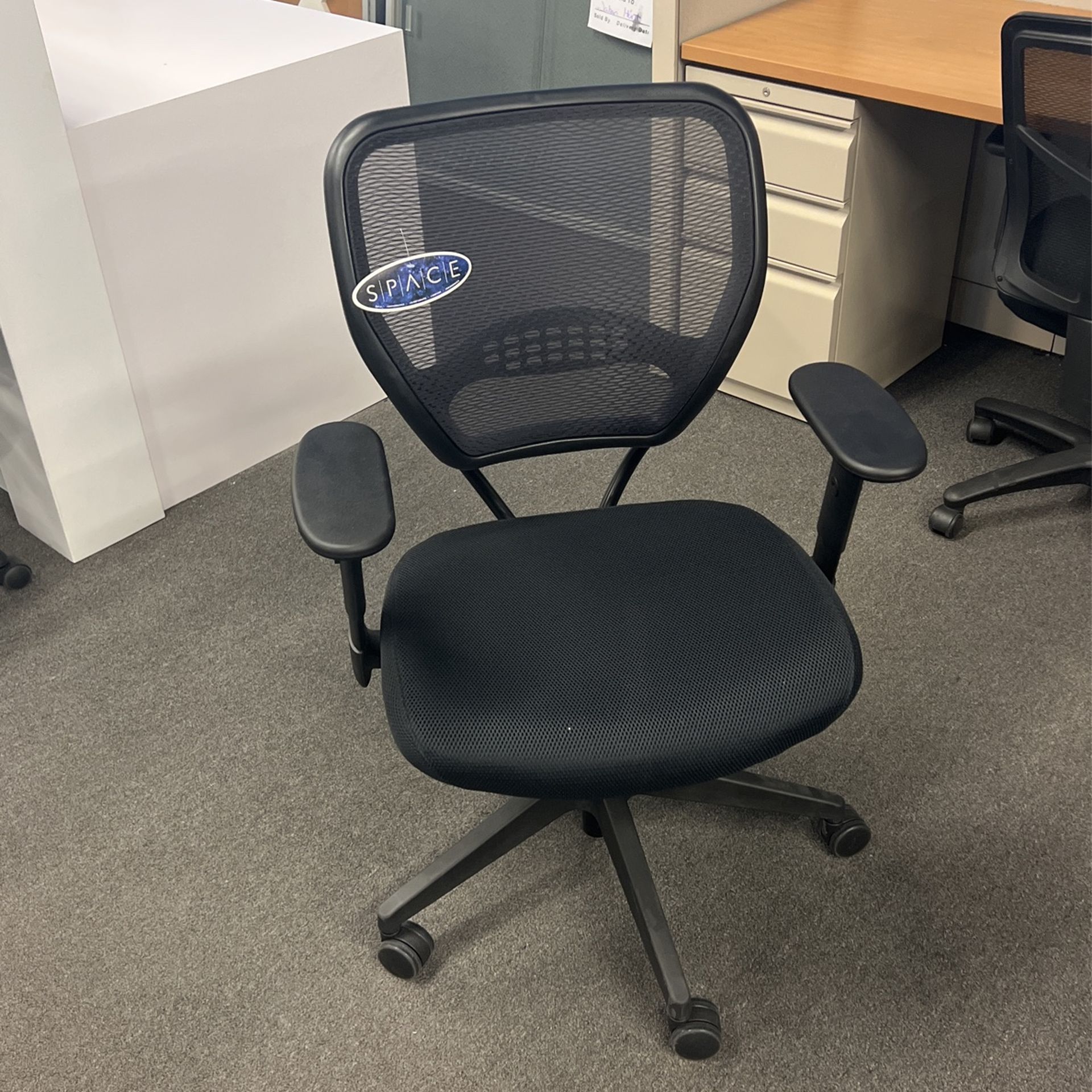 New black mesh back task chairs