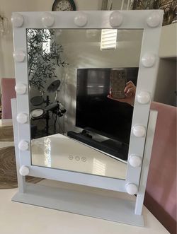 Large Hollywood Vanity Make up Mirror with 15 lights, plug in, 3 color lighting modes 18”x24”