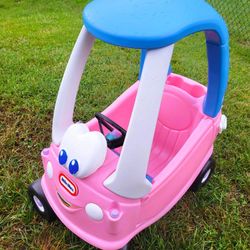 Little Tikes Princess Cozy Coupe - opening door - removable floor board