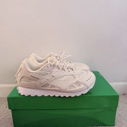 Bottega Veneta Orbit Size 42 