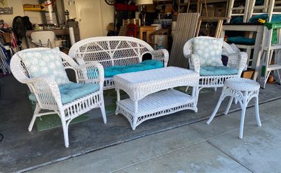 White Wicker 5 piece Patio Furniture Bench, Chairs, Table Home Furniture