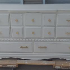 Gorgeous Oak Dresser with 8 Drawers