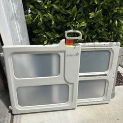 Safety 1ST Safety Gate - For kids/pets/roombas
