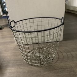 Wire laundry Basket