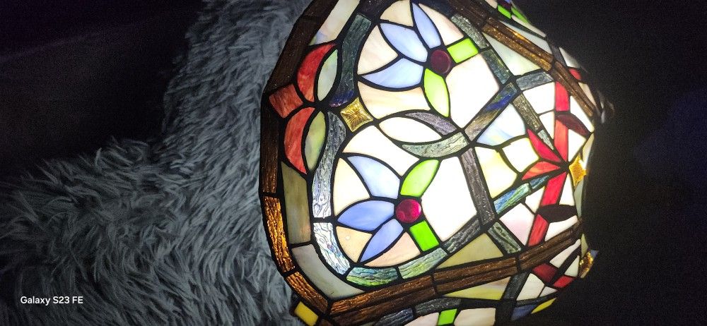 Late 60s, early 70s, Tiffany ceiling lamp with 3 bulbs.Excellent condition no cracks everything solid