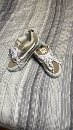 45 $ Women Vans Size 7.0 Comes With No Box platforms