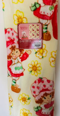 Strawberry shortcake plush throw