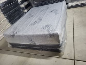 Memory Foam Queen Mattress 