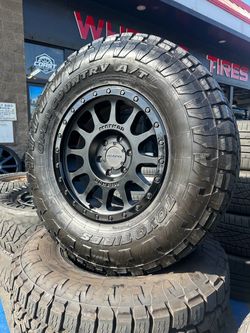 Toyo AT lll 8 Ply 35x12.50r18LT with  Method MR305 18x9 +18 6x5.5