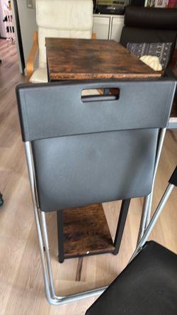 2 Plastic foldable chairs