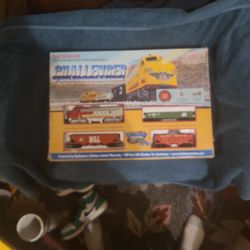 HO SCALE TRAIN  SET
