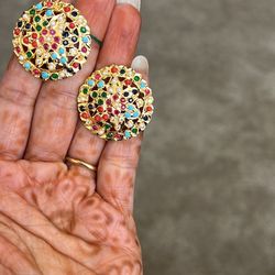 Earrings 