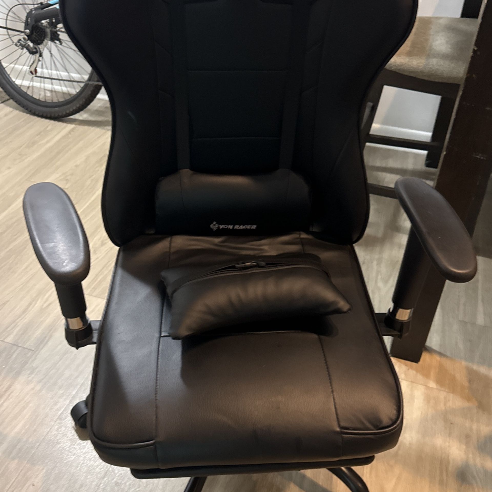 Gaming Chair With Vibrating Pillow