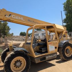 2000 Gehl Reach Forklift 
