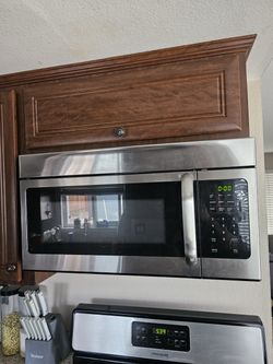 Frigidaire/ Over the range Microwave