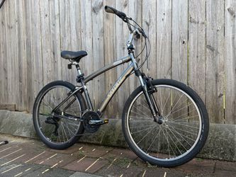 Trek Navigator 2.0 Comfort Hybrid Bike – 18” Medium