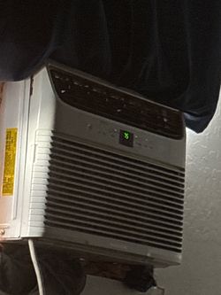 Air conditioner older but works great
