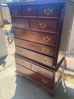 DRESSER