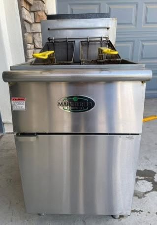 Stainless Steel Natural Gas Fryer in NEED of REPAIR or can be used for PARTS.