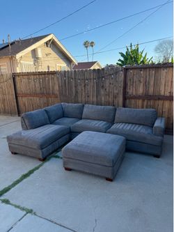 Free Delivery! Thomasville Sectional Couch with Ottoman