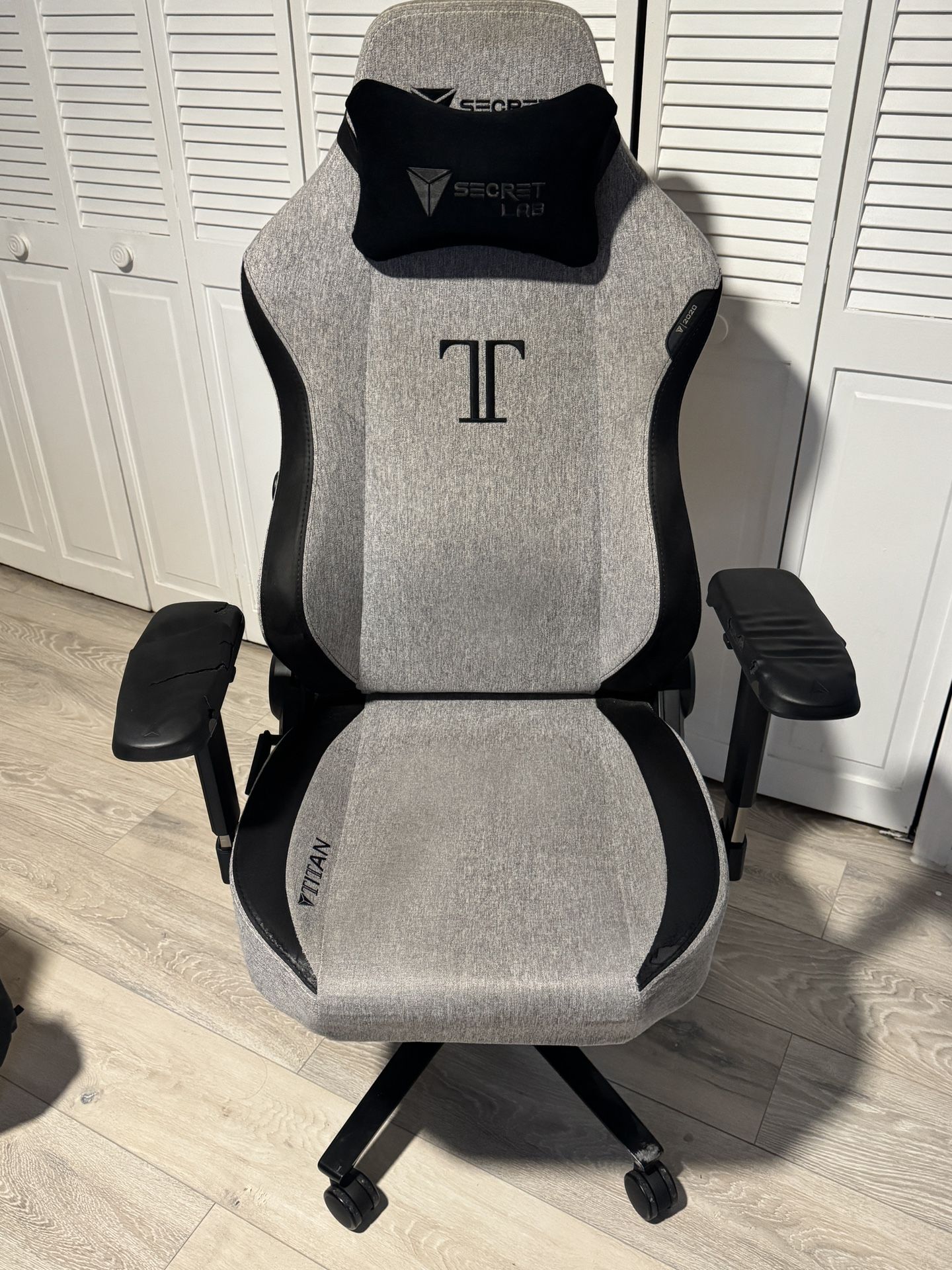 Secretlab Titan Softweave 2020 (Cookies Cream) With Headrest