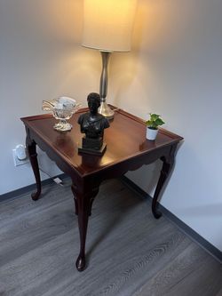 Corner tables
