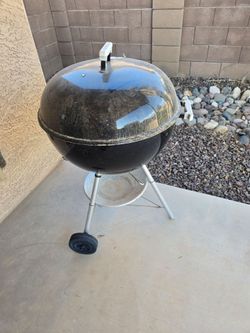 Charcoal kettle grill