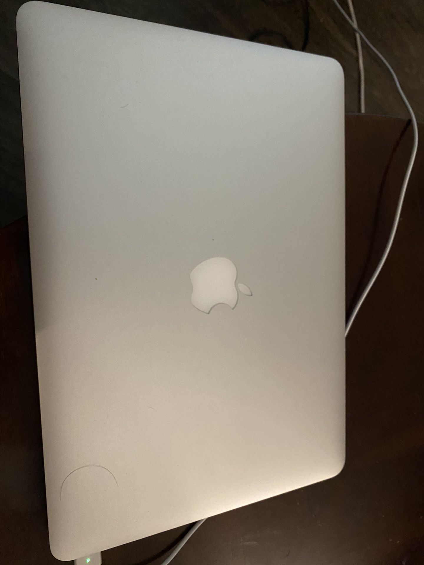 Apple MacBook Air 13.3” Core i5 128gb