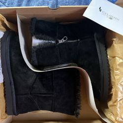 Koolaburra by UGG Women's Short Mid Calf Boot size 9